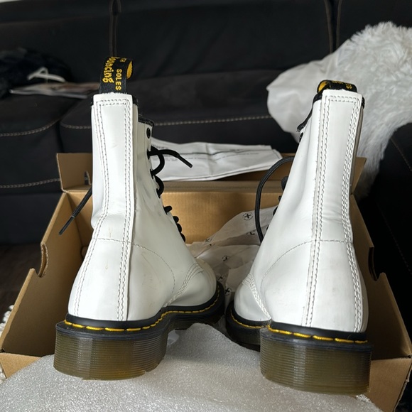 Dr. Marten Combat - THE ORIGINAL. STILL NEW! 1460 SMOOTH LEATHER LACE UP BOOTS - Picture 10 of 17